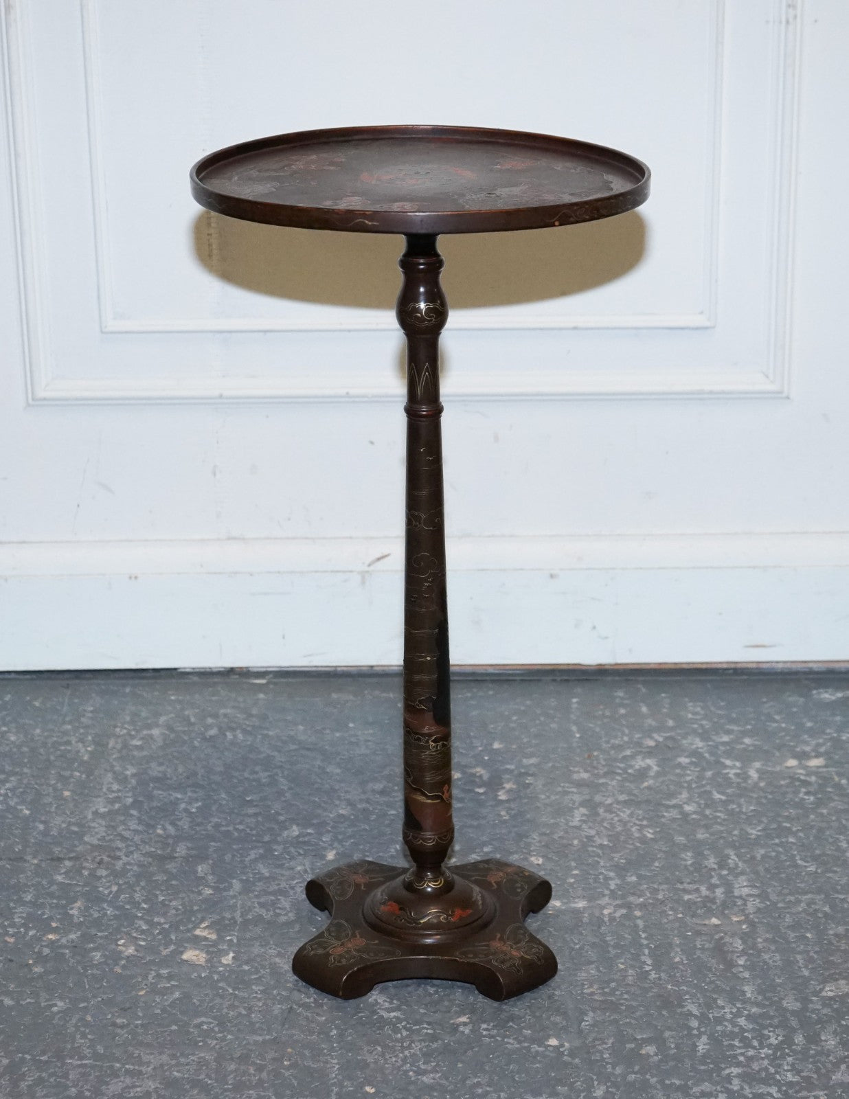 ANTIQUE CHINOISERIE LACQUERED HAND PAINTED SIDE END WINE LAMP TABLE