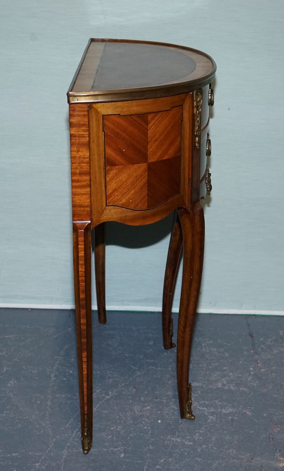 LOUIS XV STYLE MARQUETRY SIDE TABLE NIGHTSTAND WITH GiLT GOLD MOUNTS