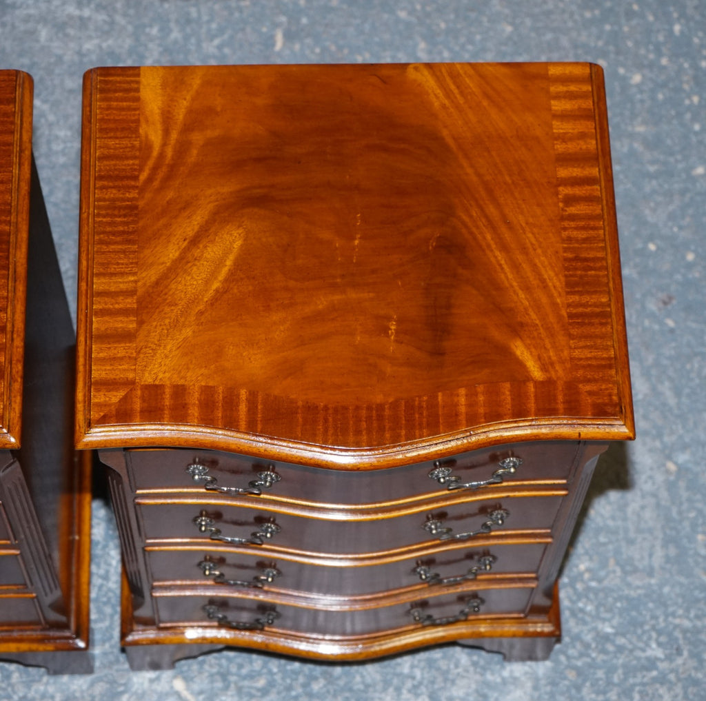 PAIR OF SERPENTINE GEORGIAN STYLE  NIGHTSTANDS BEDSIDE TABLES WITH FOUR DRAWERS