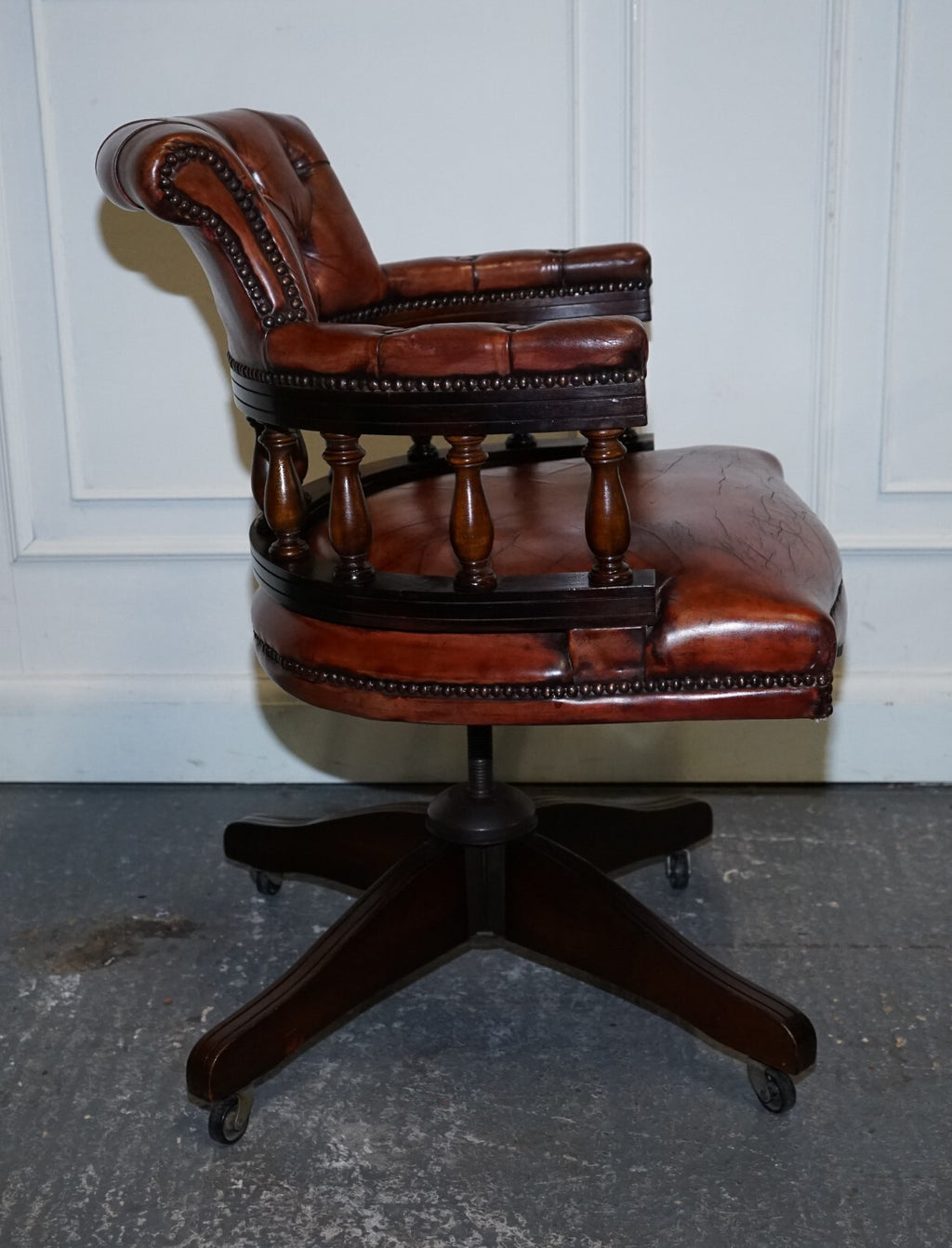 ANTIQUE HAND DYED BROWN LEATHER CHESTERFIELD CAPTAINS OFFICE SWIVEL ARMCHAIR