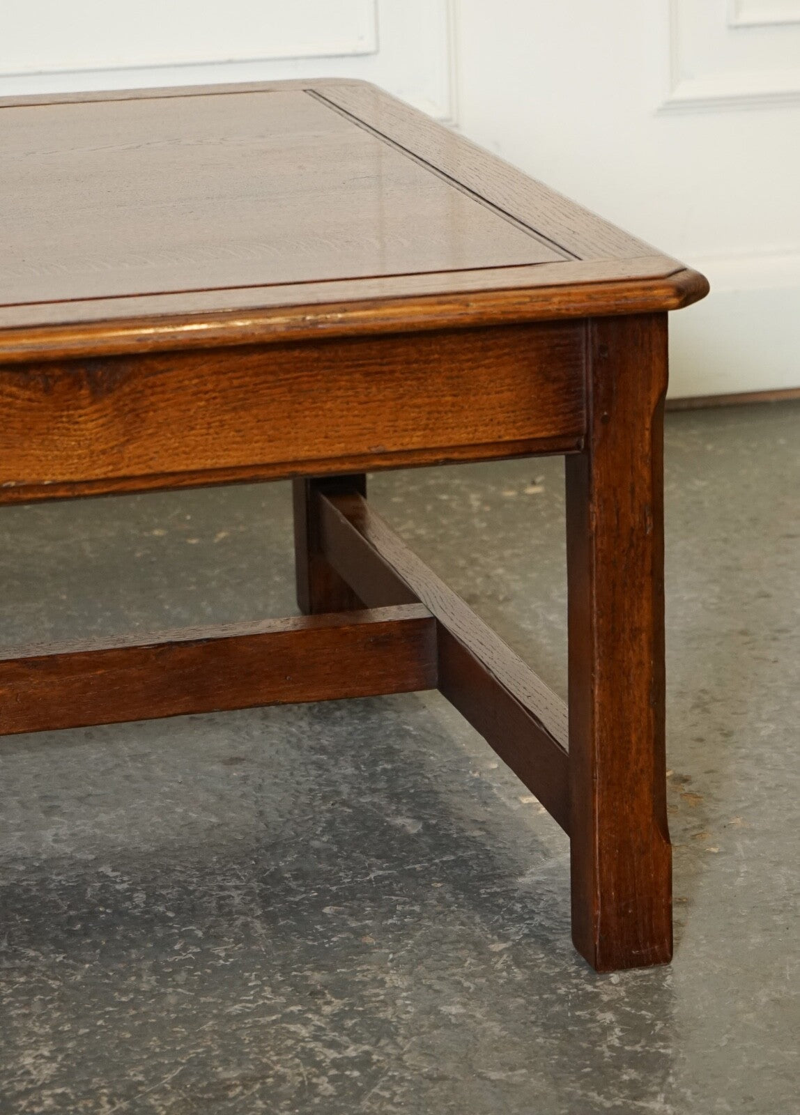 STUNNING LARGE OAK VINTAGE COFFEE TABLE WITH NICE GRAIN OAK TOP AND H FRAME
