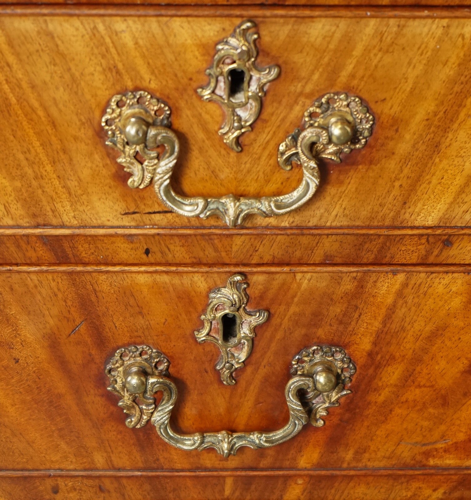 1800 ANTIQUE ENGLISH GEORGIAN FLAMED HARDWOOD LINEN PRESS WARDROBE ARMOIRE J1