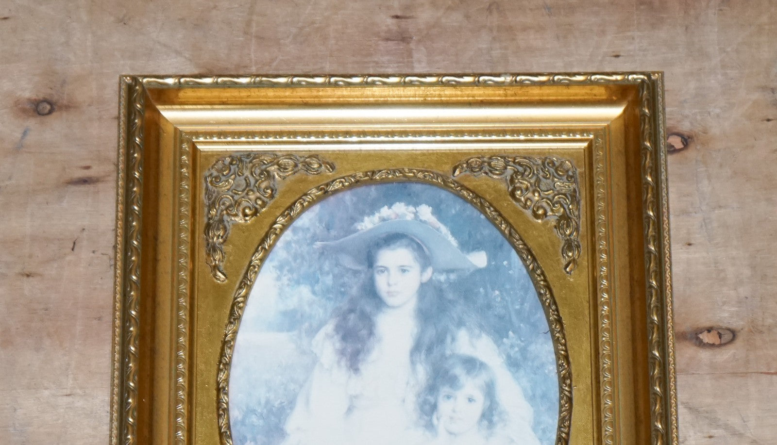 VINTAGE VICTORIAN STYLE PRINT TWO SISTERS POSING GITLED FRAME 52 X 42 CM