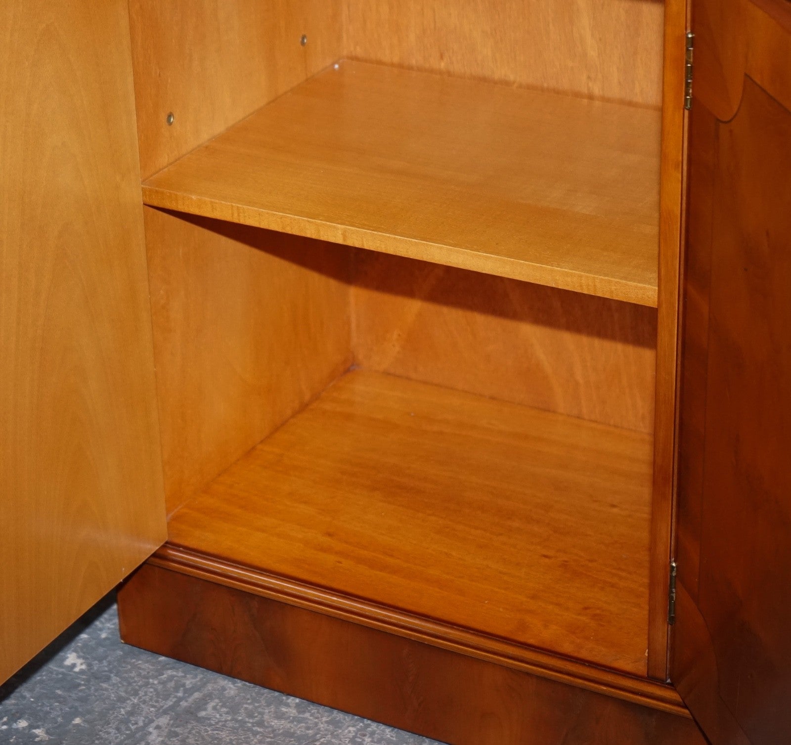 VINTAGE GEORGIAN STYLE YEW WOOD FOUR DOOR DISPLAY CABINET BOOKCASE