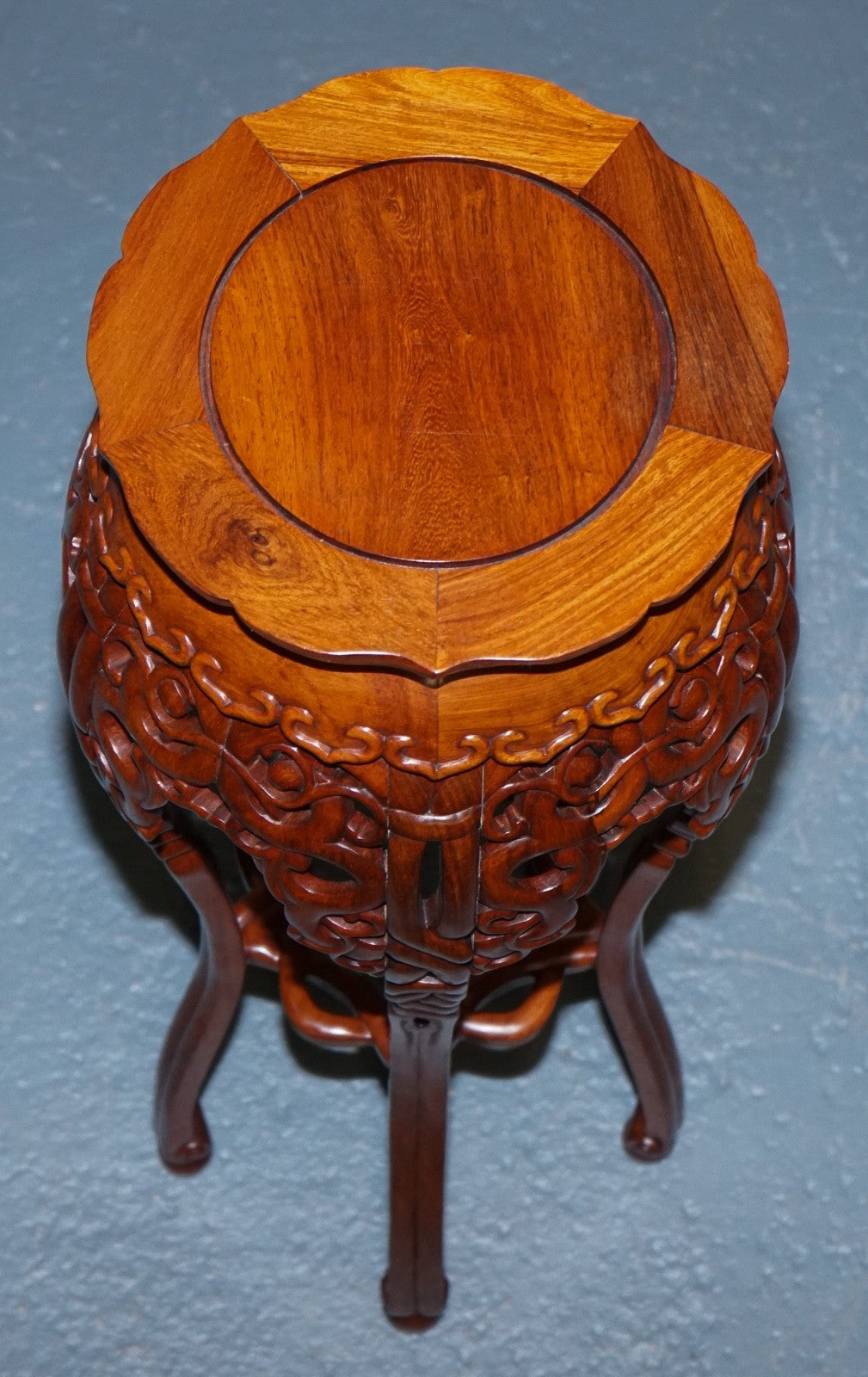 CHINESE HARDWOOD PLANT STAND WITH PIERCED DESIGN & CABRIOLE LEGS