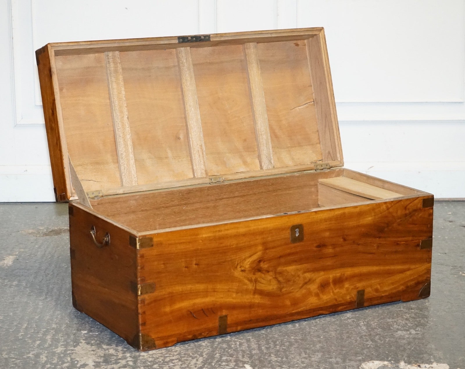 19TH CENTURY ENGLISH ANTIQUE FULLY RESTORED CAMPHOR WOOD CHEST STORAGE TRUNK
