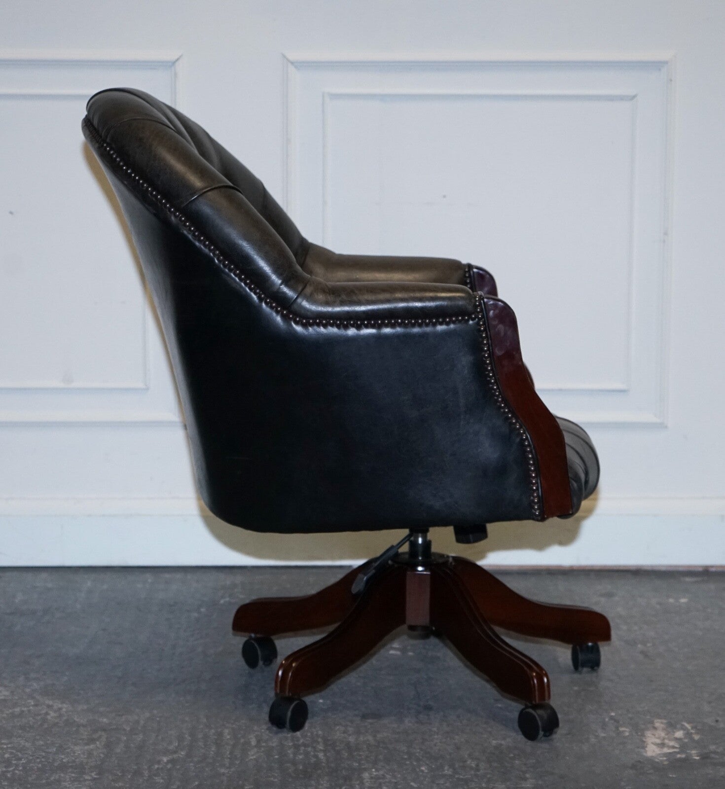 VINTAGE CHESTERFIELD DARK AGED GREY LEATHER DIRECTORS SWIFEL CAPTAINS CHAIR