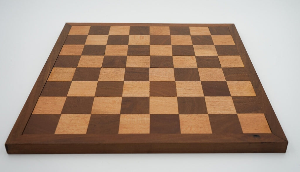 ANTIQUE ENGLISH QUALITY STAUNTON WEIGHTED CHESS SET WITH BOX AND BOARD