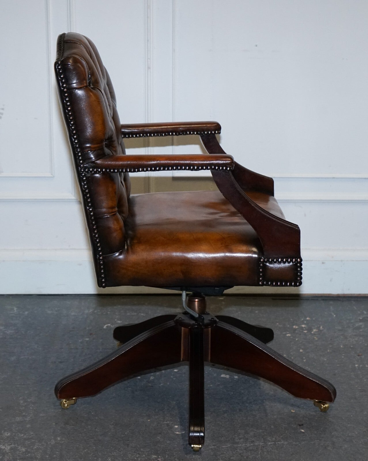 RARE CIGAR BROWN LEATHER CHESTERFIELD DIRECTIONS CONFERENCE LEATHER CHAIR