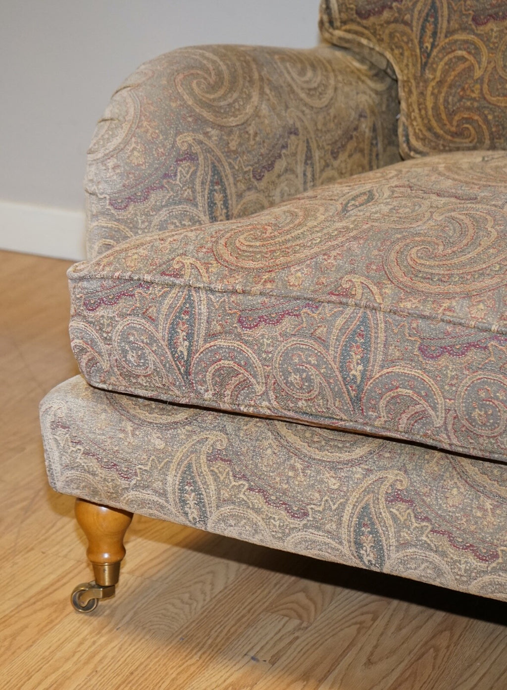 MULBERRY DESIGNER RARE MADE TO ORDER FEATHER FILLED HOWARD STYLE TWO SEATER SOFA