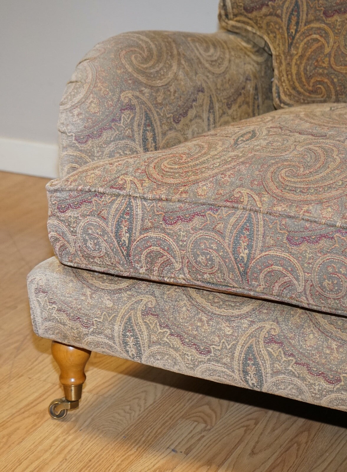 MULBERRY DESIGNER RARE MADE TO ORDER FEATHER FILLED HOWARD STYLE TWO SEATER SOFA