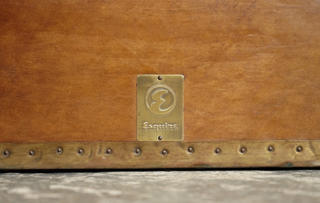 ABSOLUTELY STUNNING VINTAGE FULL LEATHER DESK WITH THREE DRAWERS MADE BY ESQUIRE