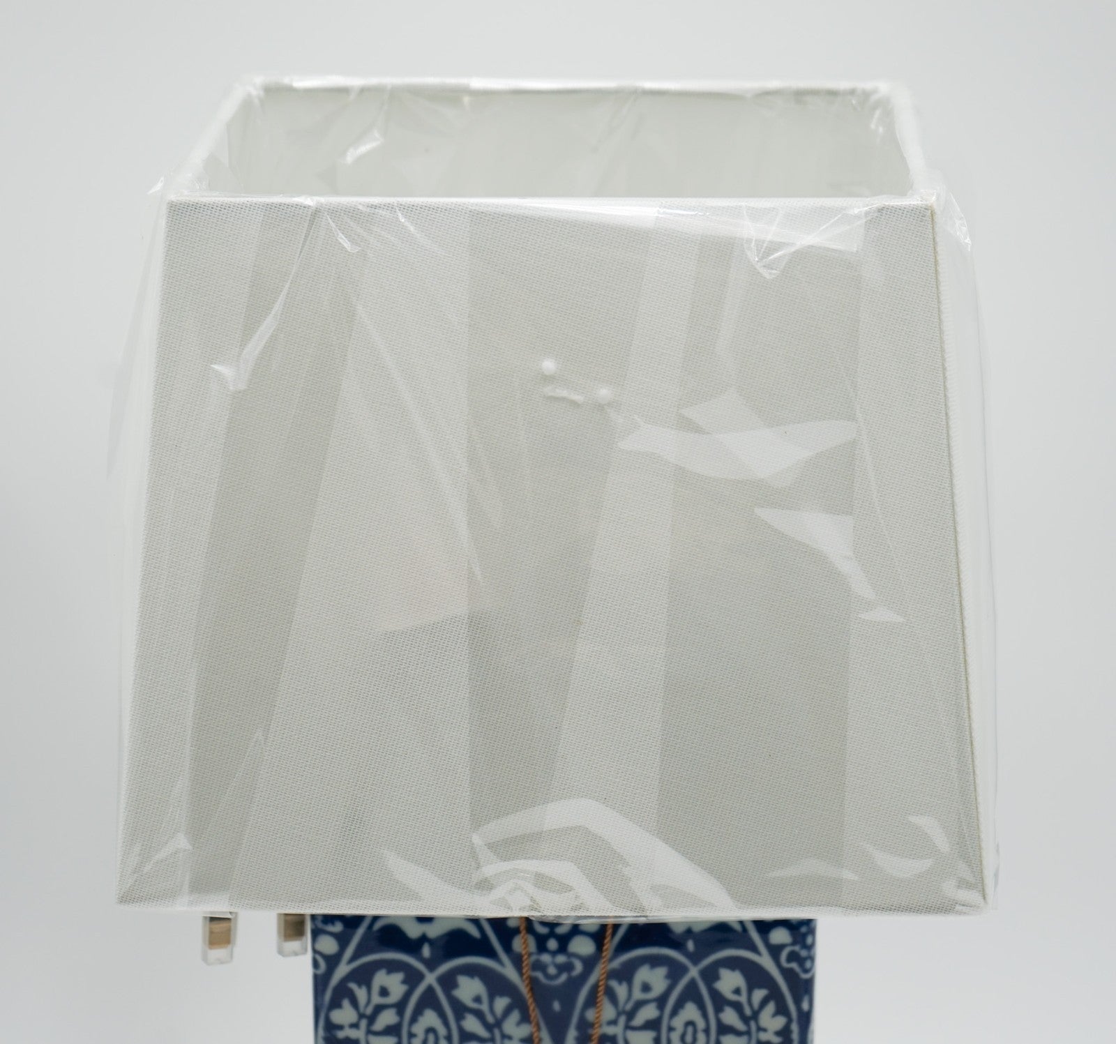 PAIR OF RALPH LAUREN EX DISPLAY BLUE & WHITE CERAMIC TABLE LAMPS  (1/2)