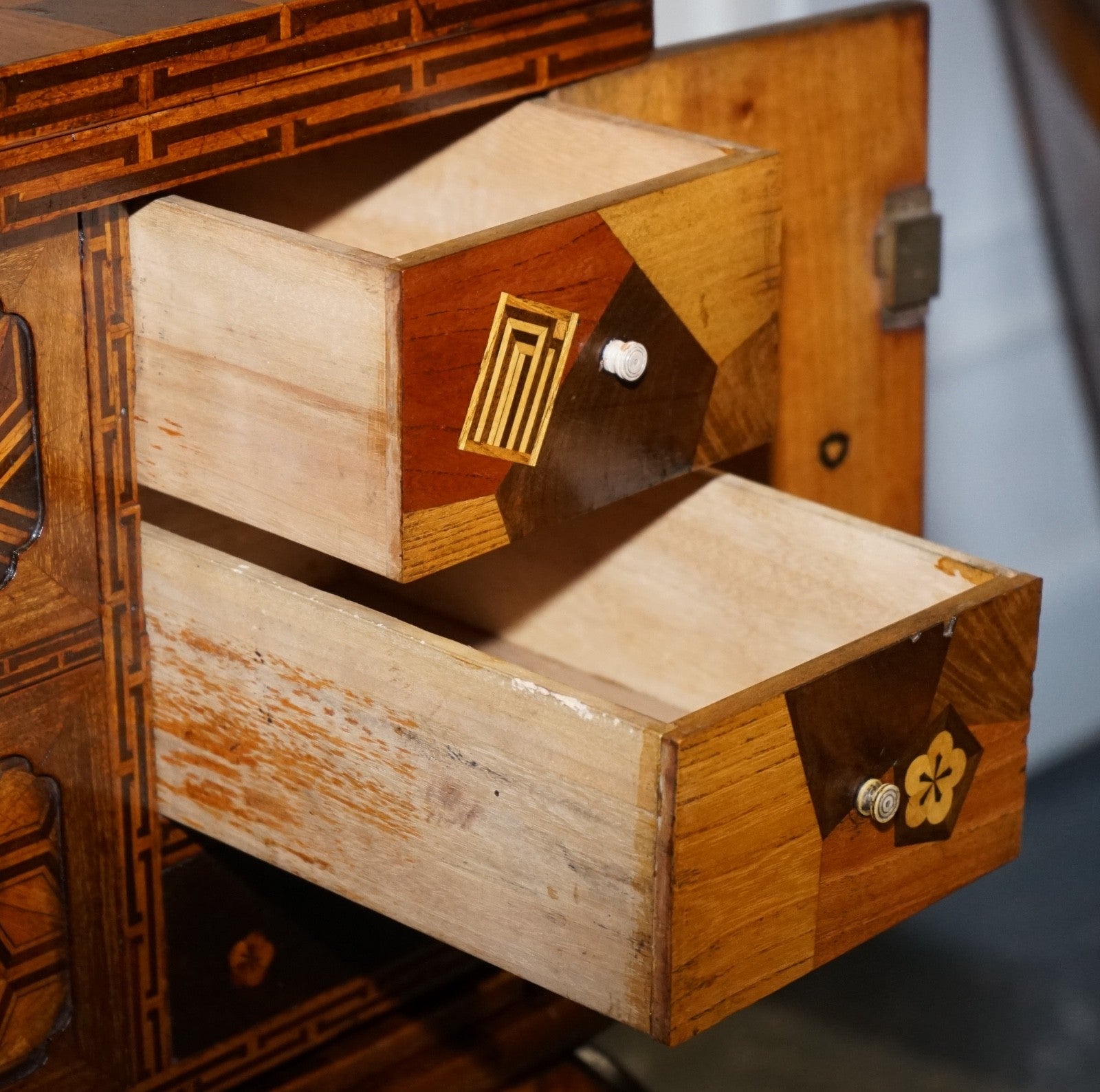 ANTIQUE CIRCA 1800S JAPANESE MARQUETRY GAMES TABLE CABINET ON STAND