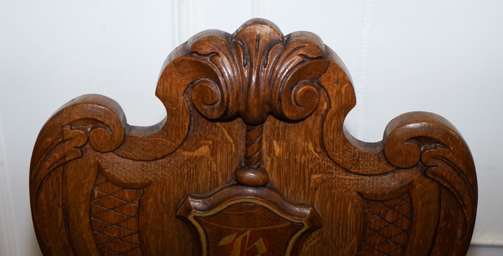ANTIQUE PAIR OF VICTORIAN SOLID OAK CARVED HALLWAY CHAIRS WITH LION PAW FEET