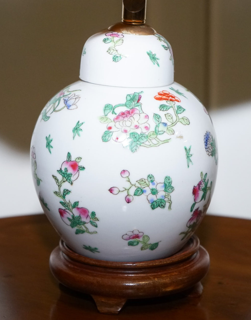 PAIR OF VINTAGE ORIENTAL ASIAN HAND PAINTED TABLE LAMPS WITH LAMP SHADES