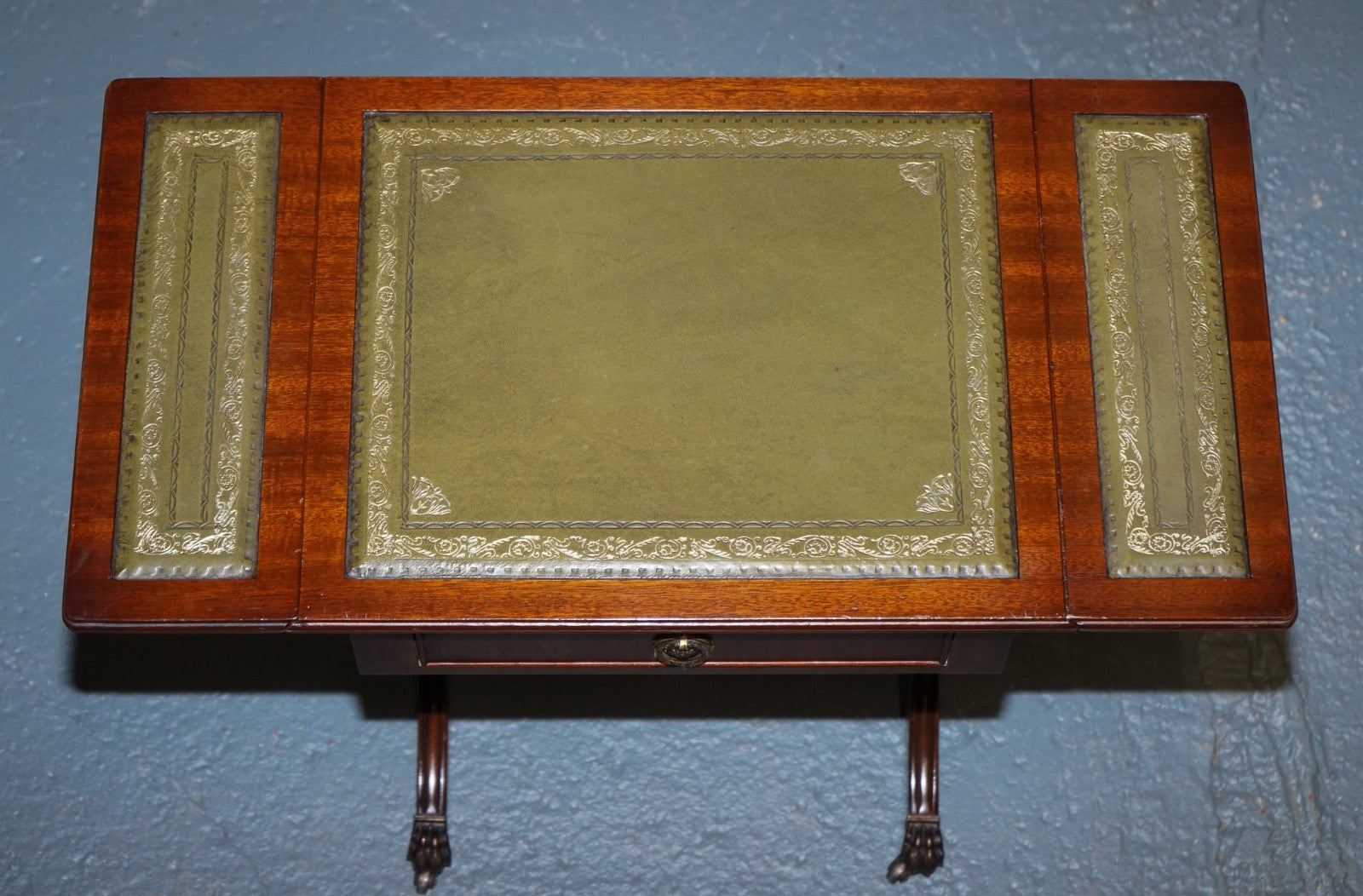 REGENCY STYLE HARDWOOD SIDE TABLE WITH GREEN LEATHER iNSET TOP & DROP LEAVES