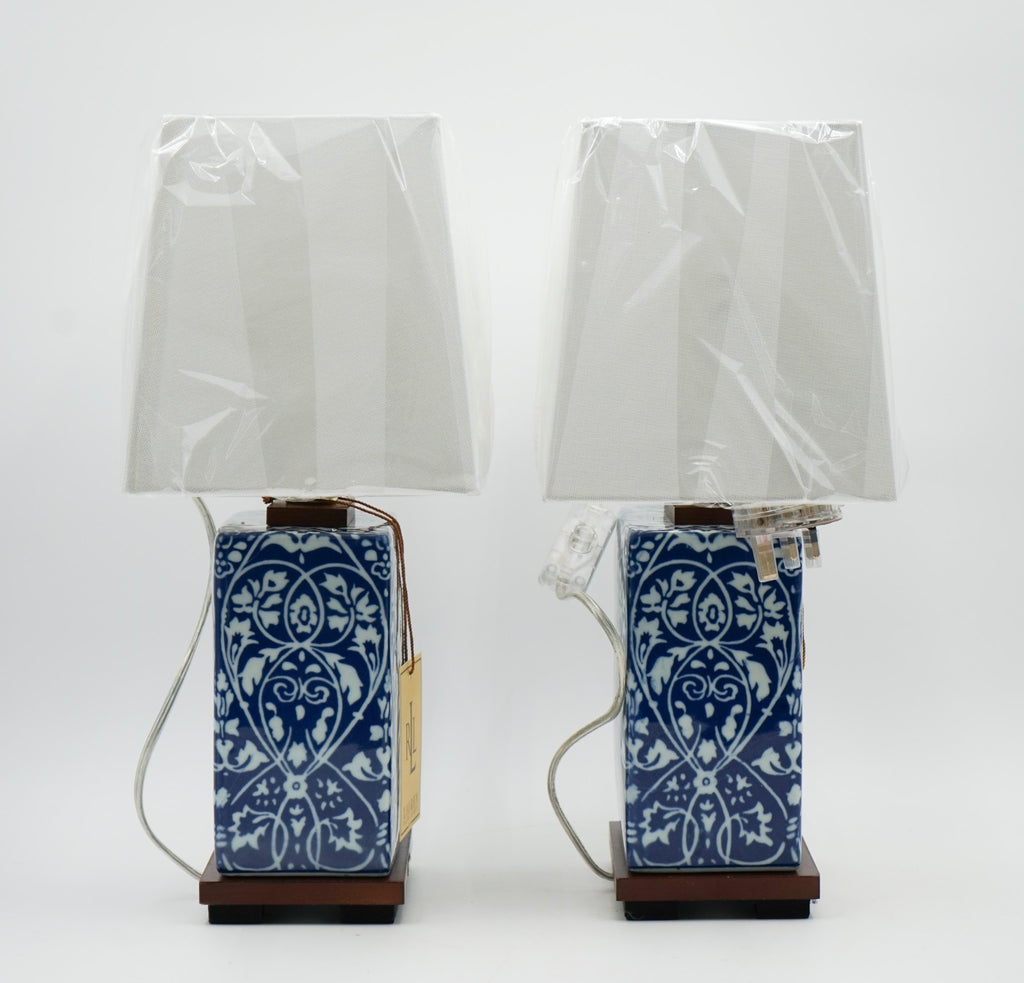PAIR OF RALPH LAUREN EX DISPLAY BLUE & WHITE CERAMIC TABLE LAMPS  (2/2)