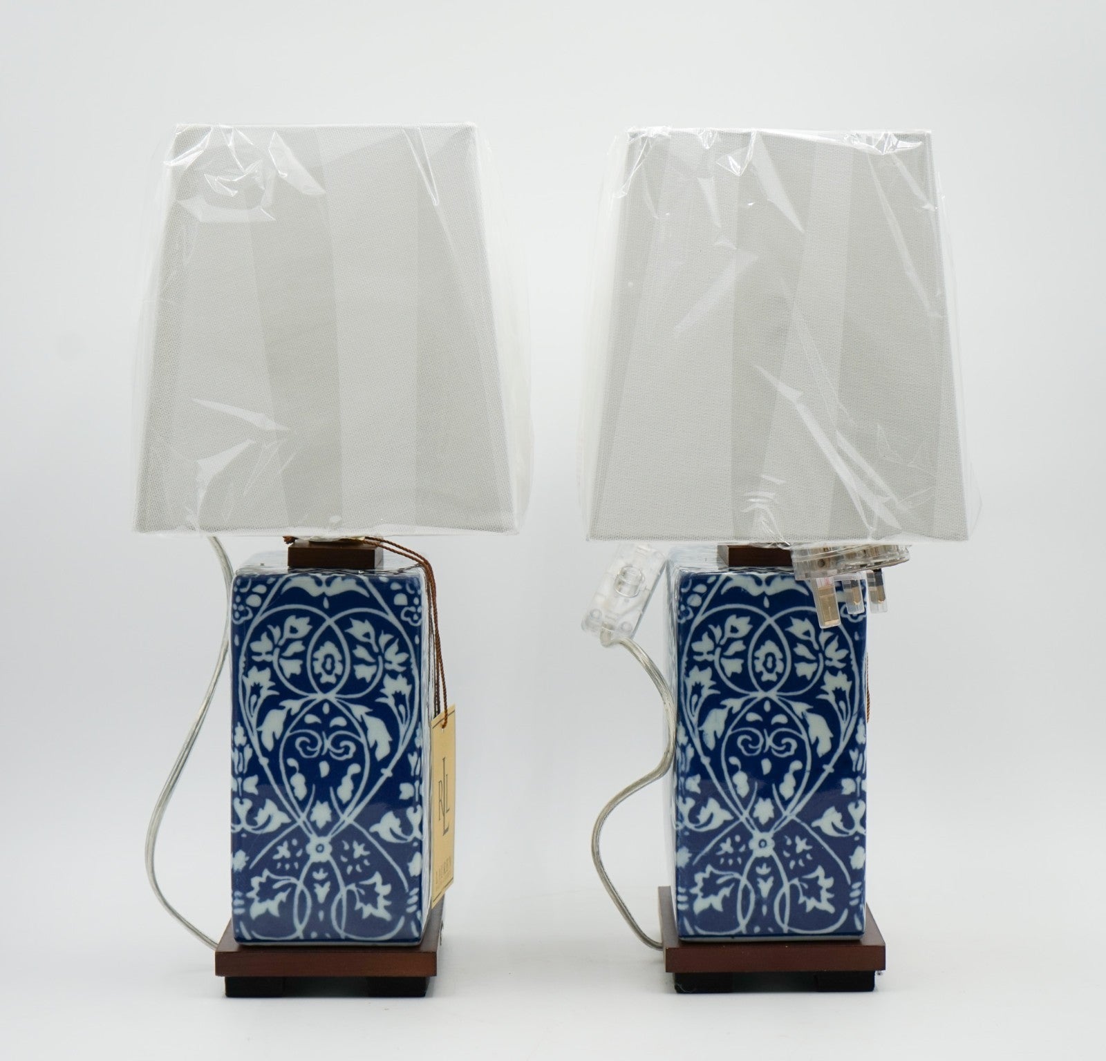 PAIR OF RALPH LAUREN EX DISPLAY BLUE & WHITE CERAMIC TABLE LAMPS  (2/2)