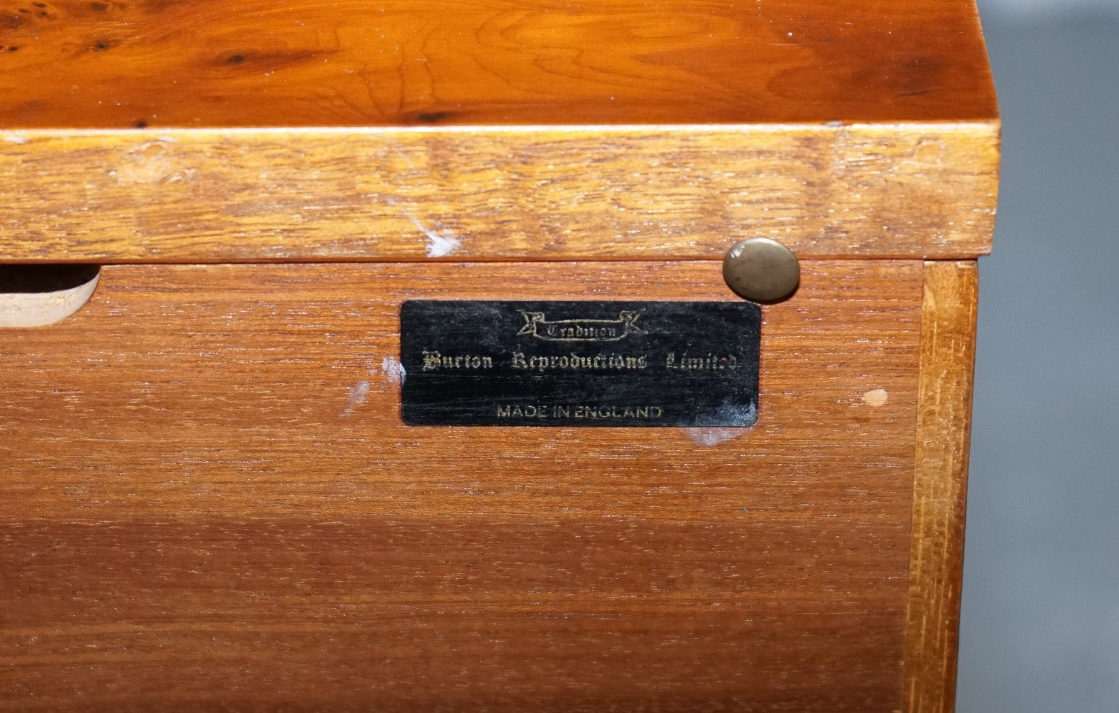 VINTAGE RECORD PLAYER CABINET HIDDEN INSIDE MILITARY CAMPAIGN CHEST OF DRAWERS