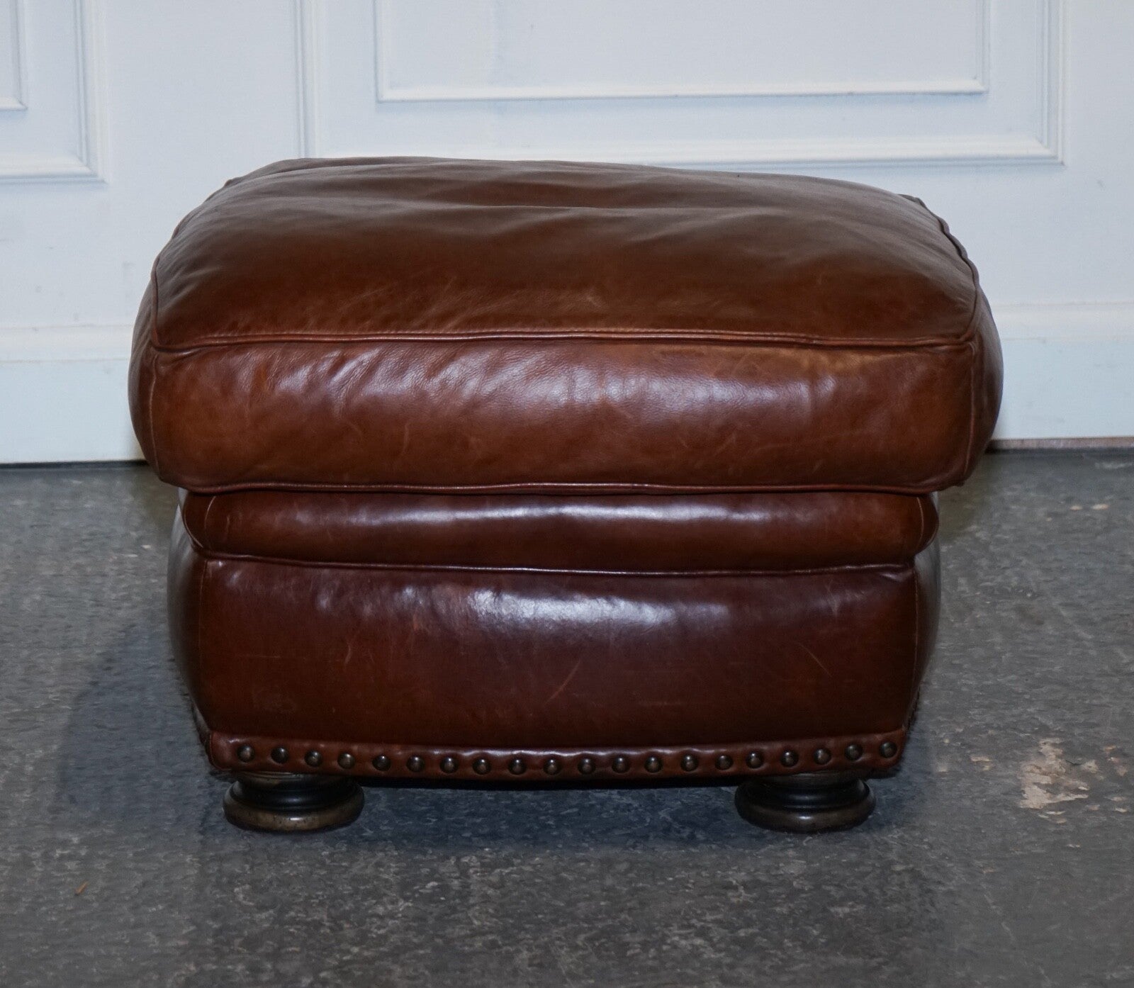 LOVELY VINTAGE BROWN LEATHER FOOTSTOOL FEATHER FILLED BRASS STUDS DETAIL