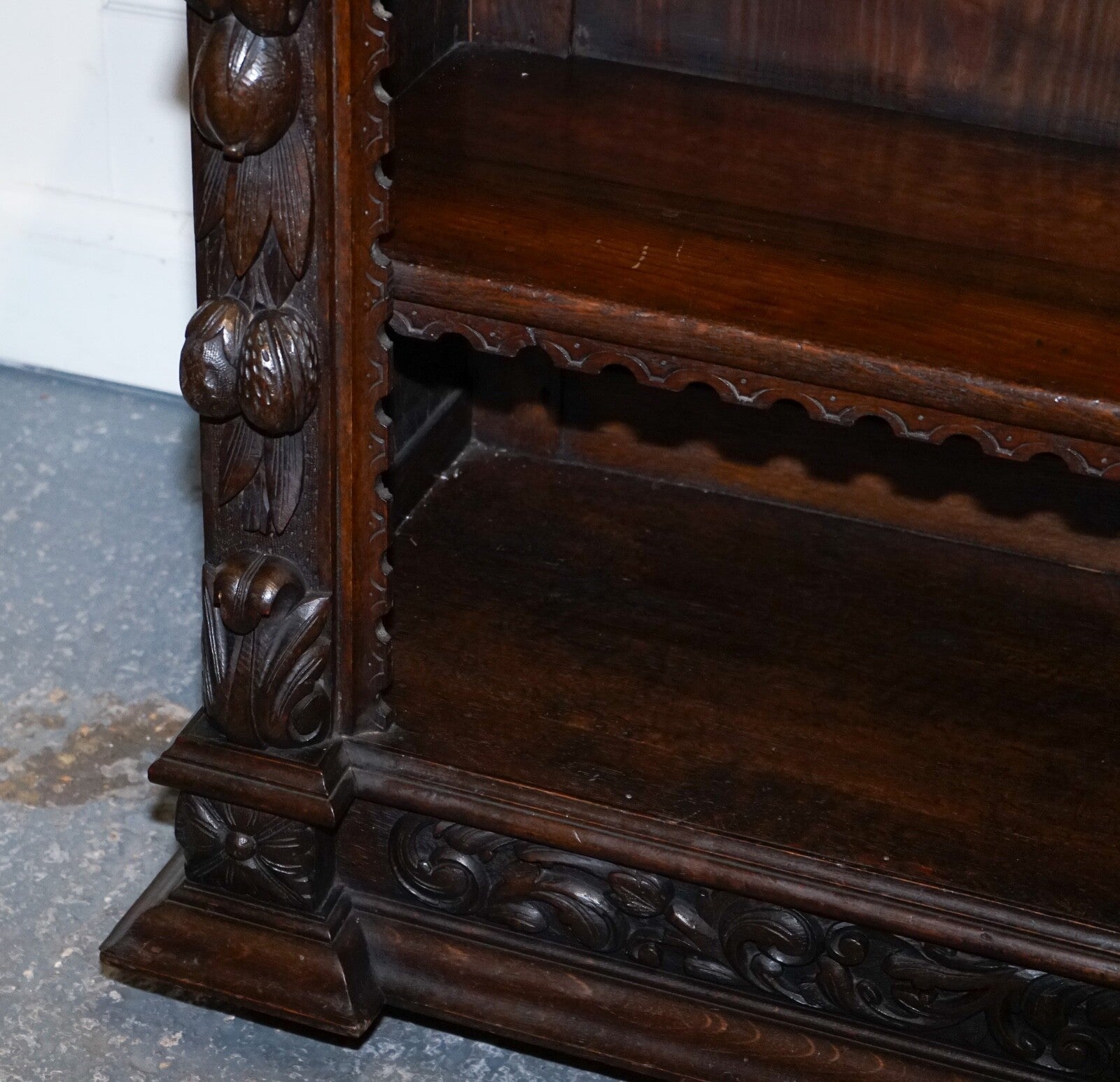 ANTIQUE CIRCA 1800 OAK GREENMAN & LIONHEADS DWARF OPEN BOOKCASE