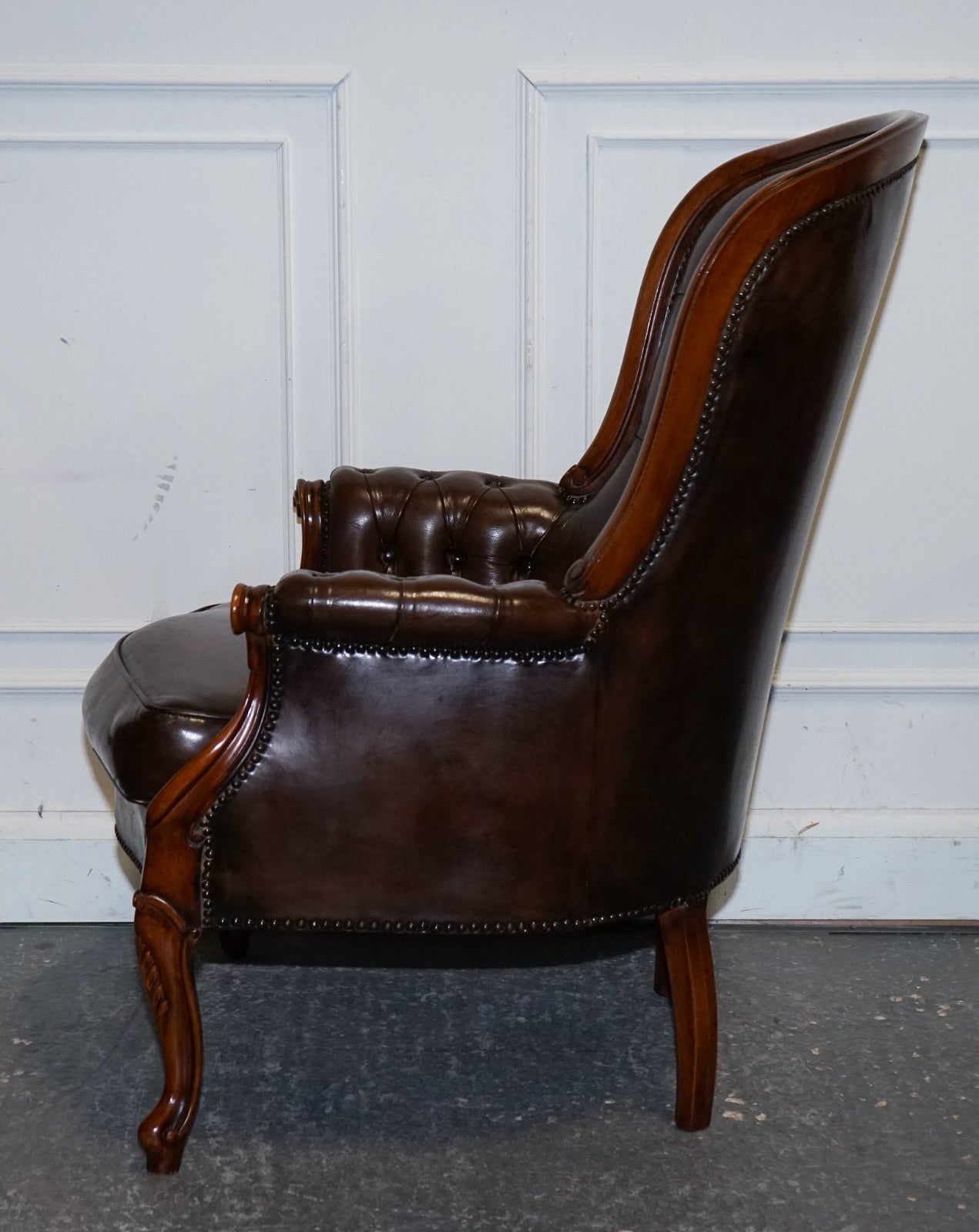 ANTIQUE SHOW FRAMED VICTORIAN CHESTERFIELD DYED LEATHER ARMCHAIR & FOOTSTOOL