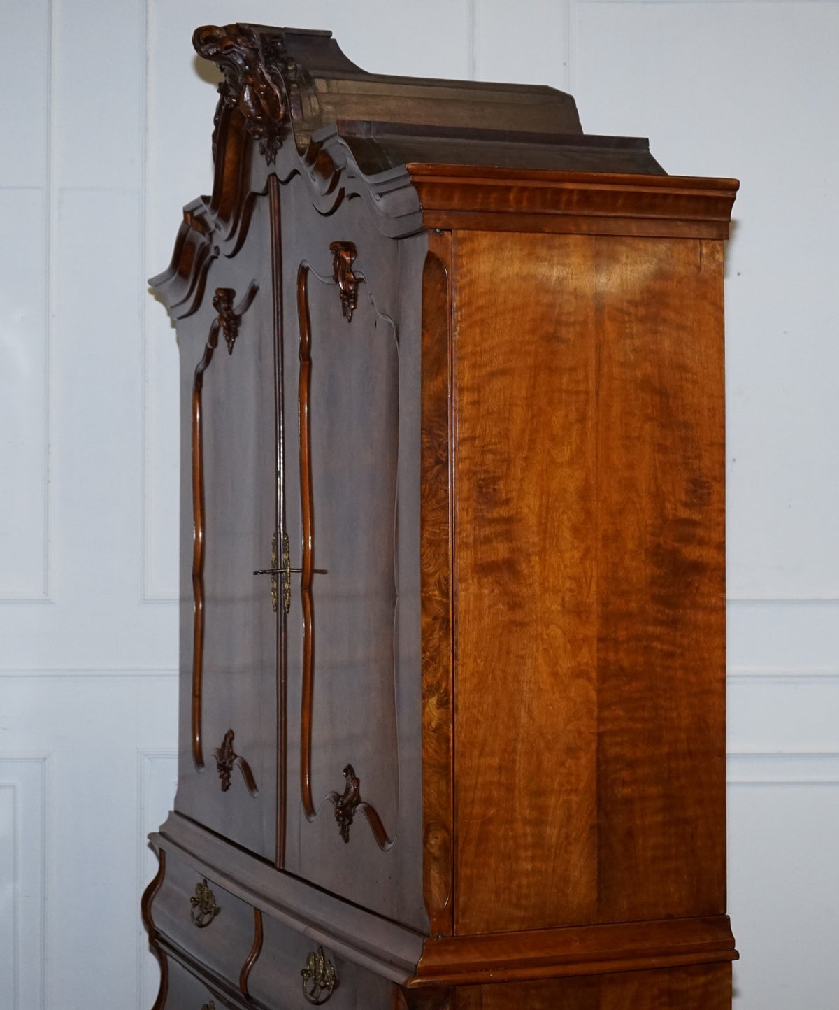 ANTIQUE CIRCA 1750 DUTCH LOUIS XV STYLE BURR WALNUT BOMBAY LINEN PRESS CABINET