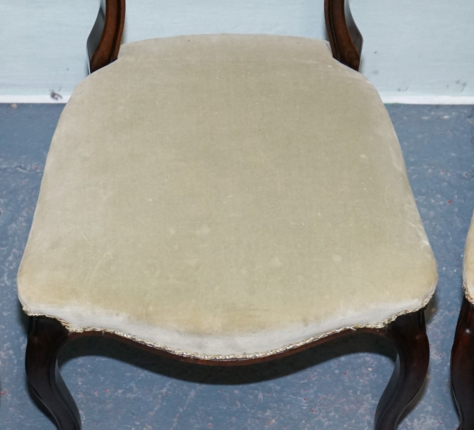 SET OF SIX CIRCA 1860 VICTORIAN BALLOON BACK DINNING CHAIRS