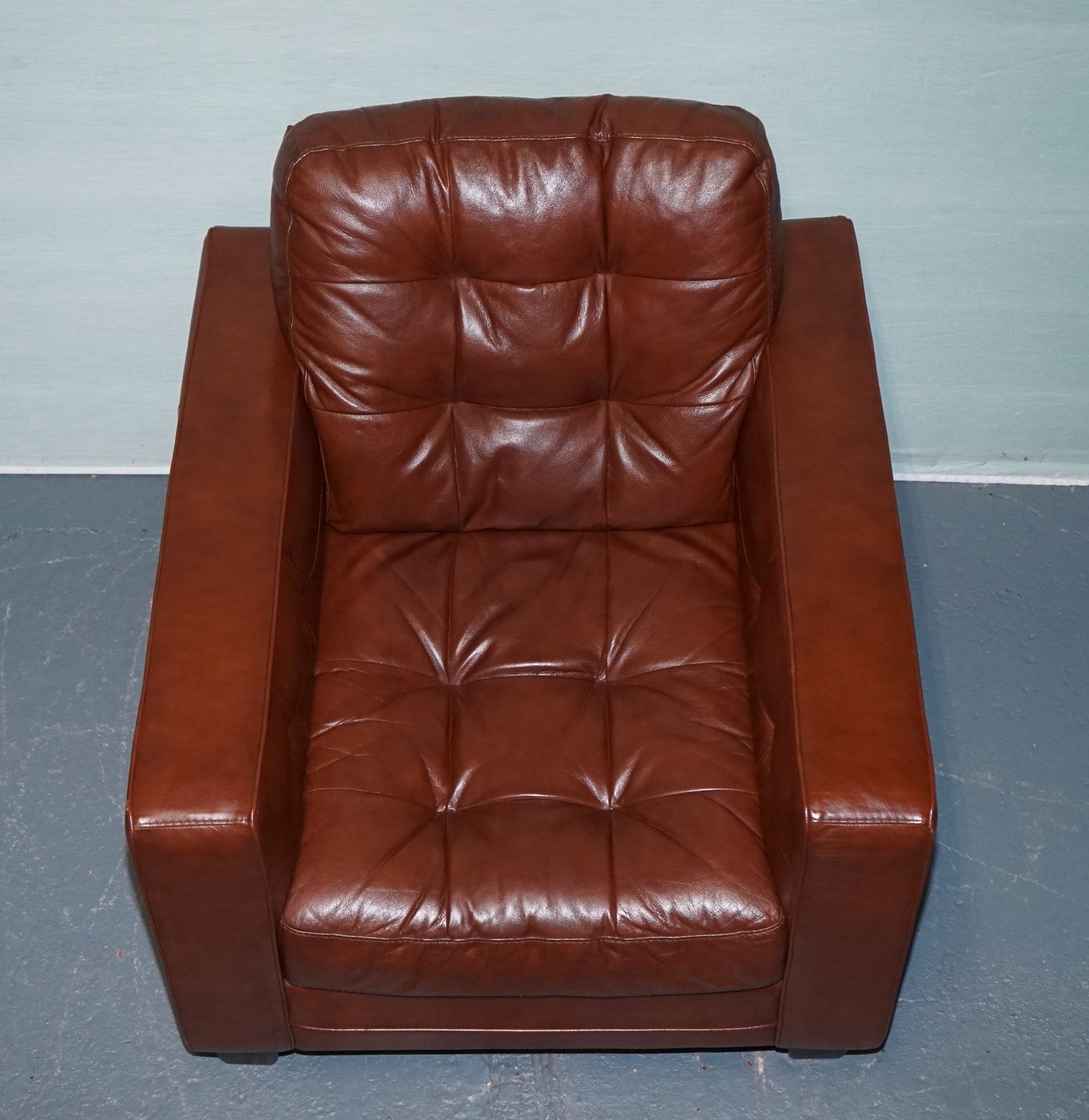 VINTAGE MINIMALIST BROWN LEATHER BUTTONED ARMCHAIR