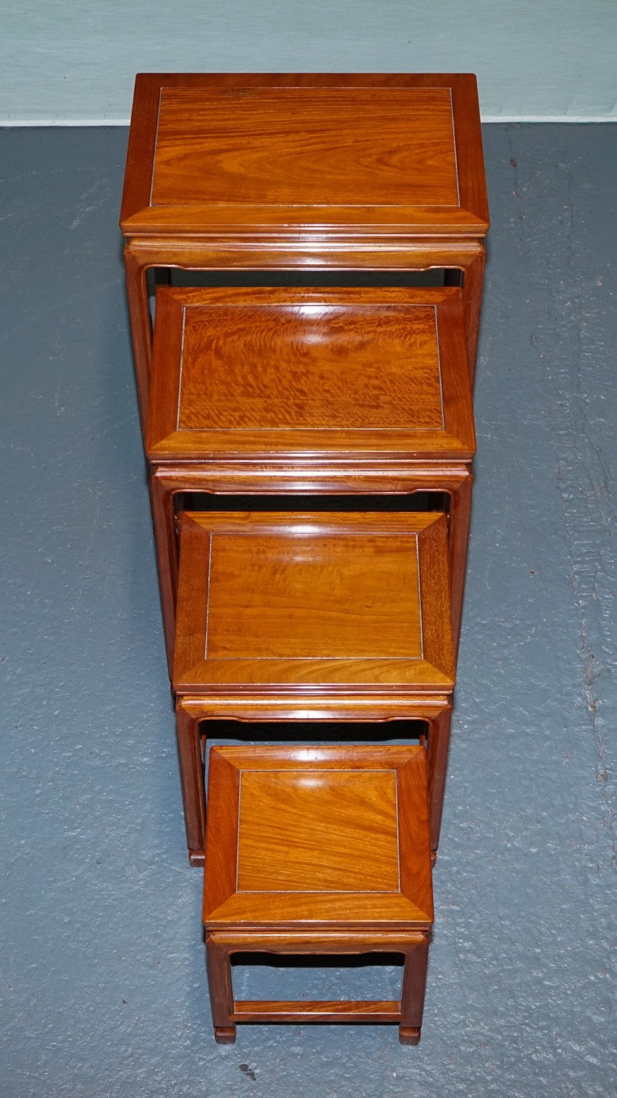 VINTAGE ORIENTAL CHINESE TEAK NESTING TABLES MINIMALIST DESiGN