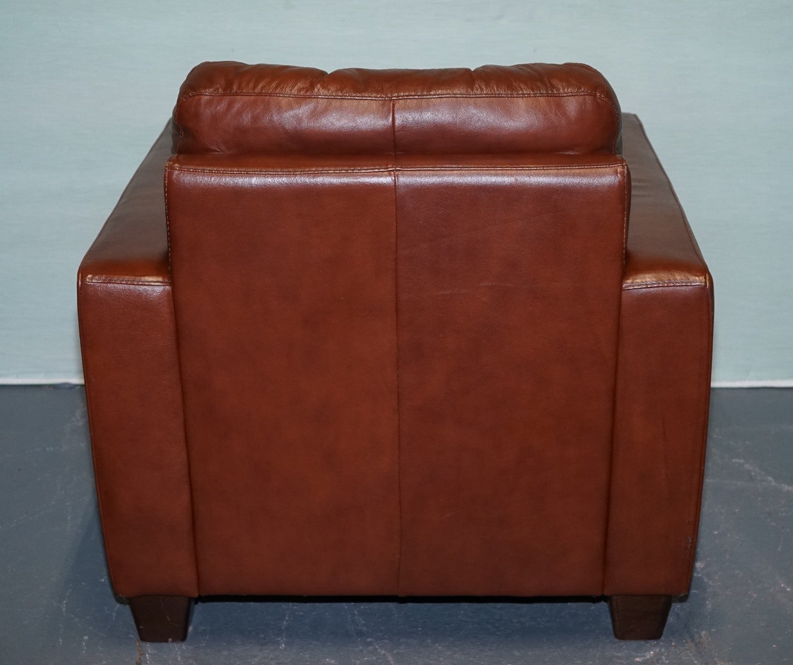 VINTAGE MINIMALIST BROWN LEATHER BUTTONED ARMCHAIR