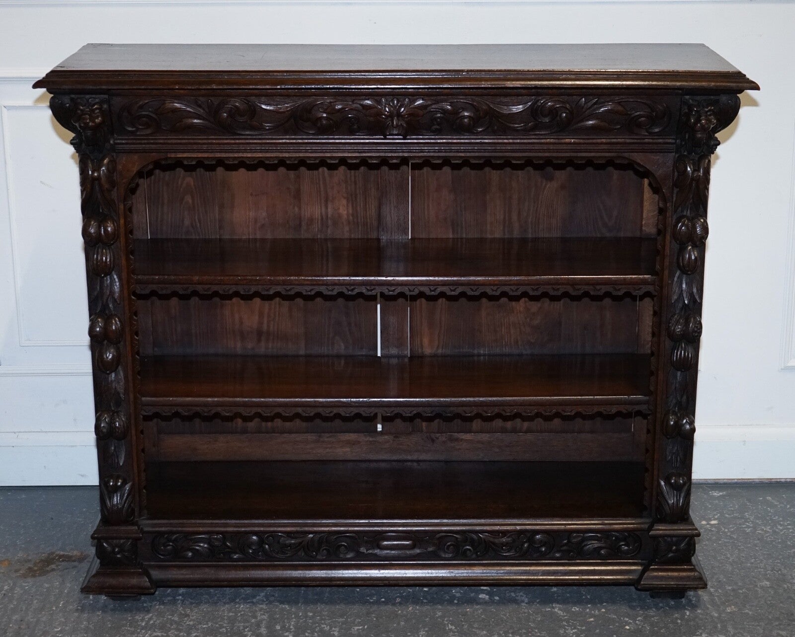 ANTIQUE CIRCA 1800 OAK GREENMAN & LIONHEADS DWARF OPEN BOOKCASE