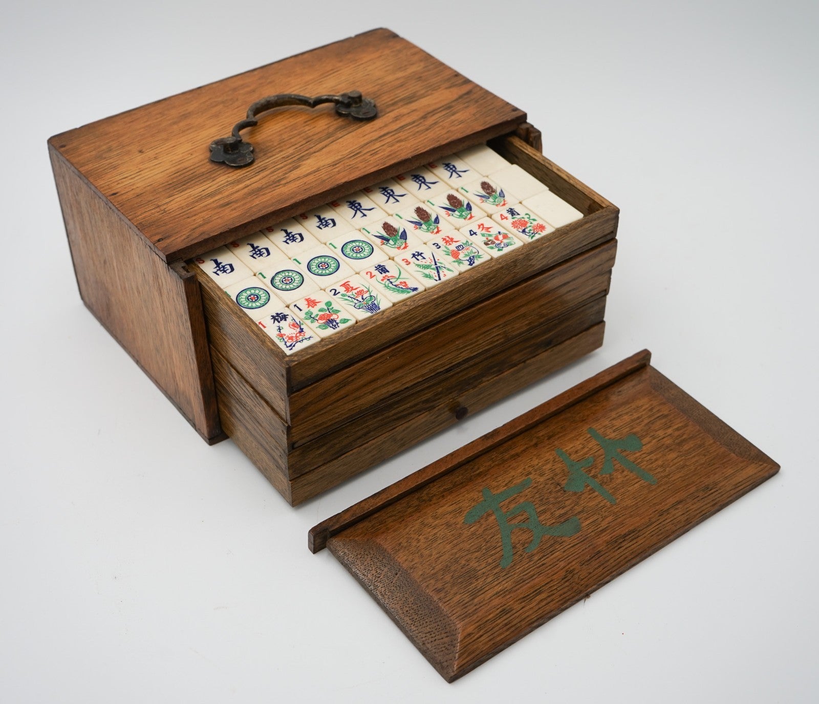 ANTIQUE 1920'S MAHJONG SET WITH ORIGINAL WOODEN BOX BONE & BAMBOO 144 TILES