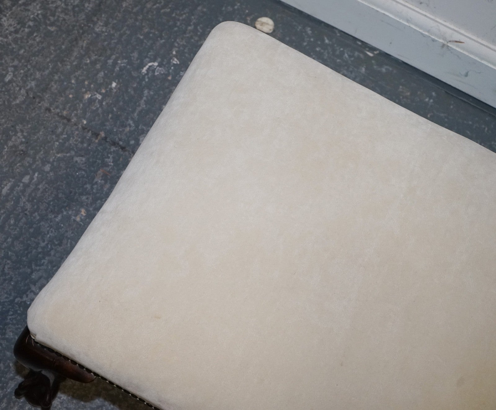 ANTIQUE EARLY VICTORIAN CLAW AND BALL FEET FOOTSTOOL WITH WHITE SUEDE TOP