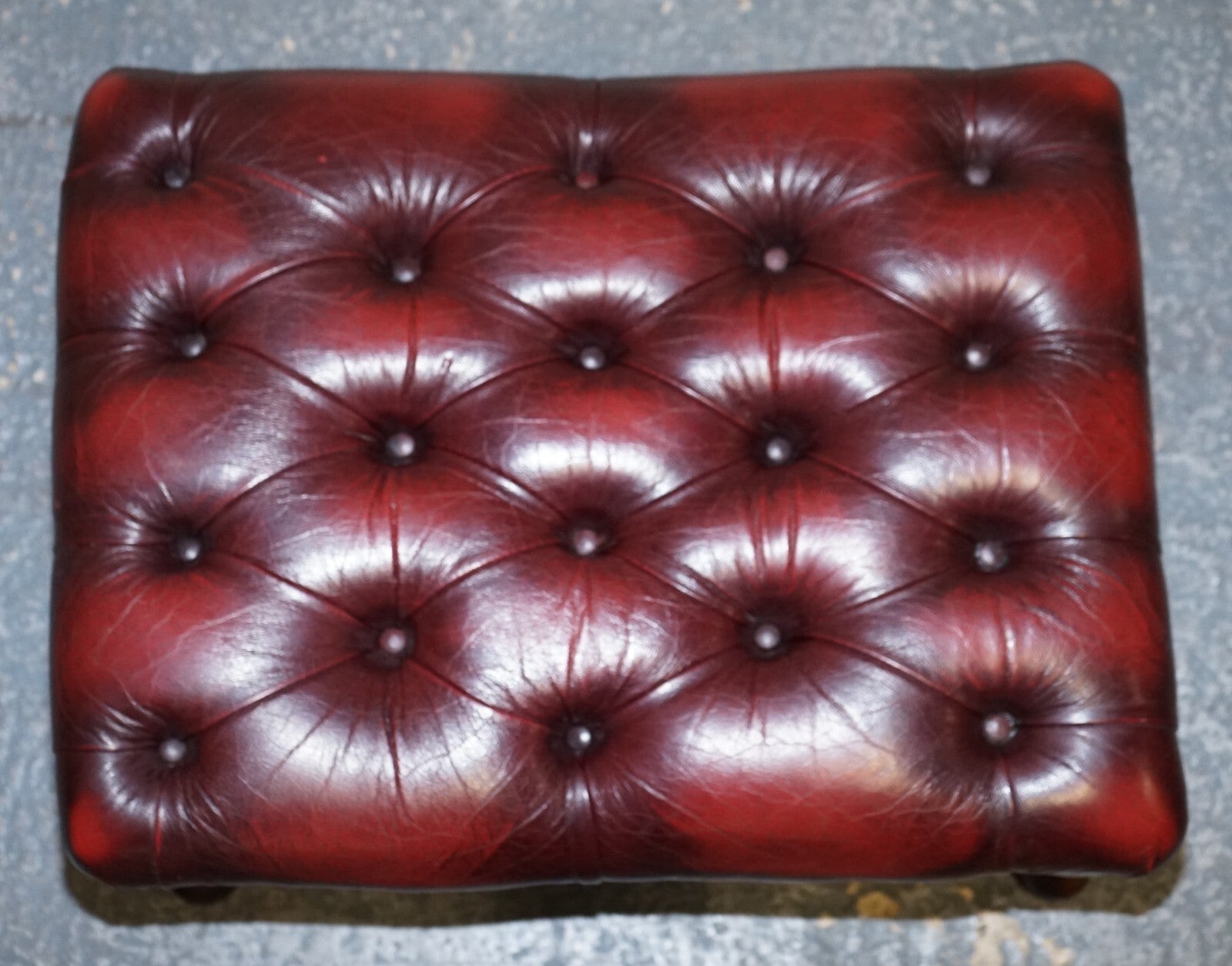 VINTAGE BURGUNDY LEATHER CHESTERFIELD QUEEN ANNE LEGS FOOTSTOOL