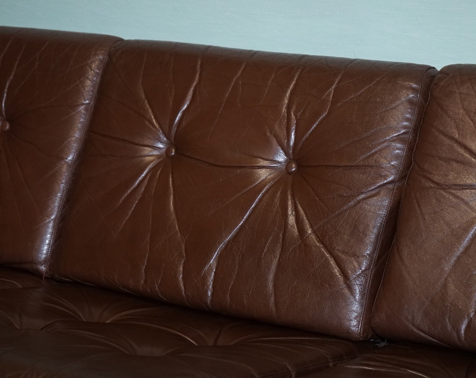 SCANDiNAVIAN ViNTAGE EKORNES STRESSLESS THREE SEATER SOFA