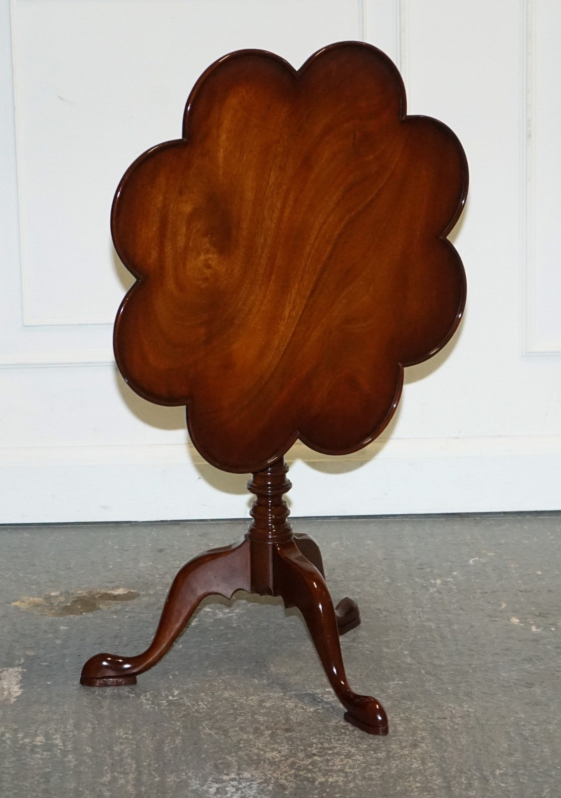ANTIQUE STYLE TILT TOP WINE SIDE TABLE WITH PIECRUST TOP RAISED ON TRIPOD BASE