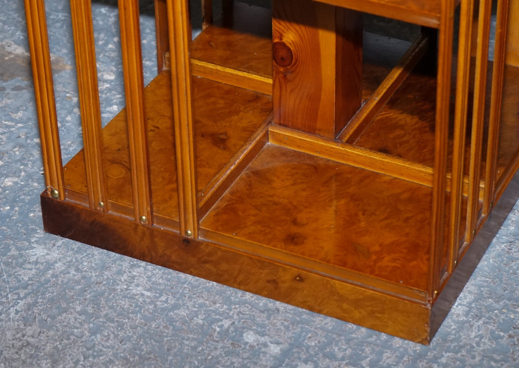 RESTORED PAIR OF ANTIQUE STYLE SHERATON REVIVAL BURR WALNUT BOOKCASES SIDE TABLE