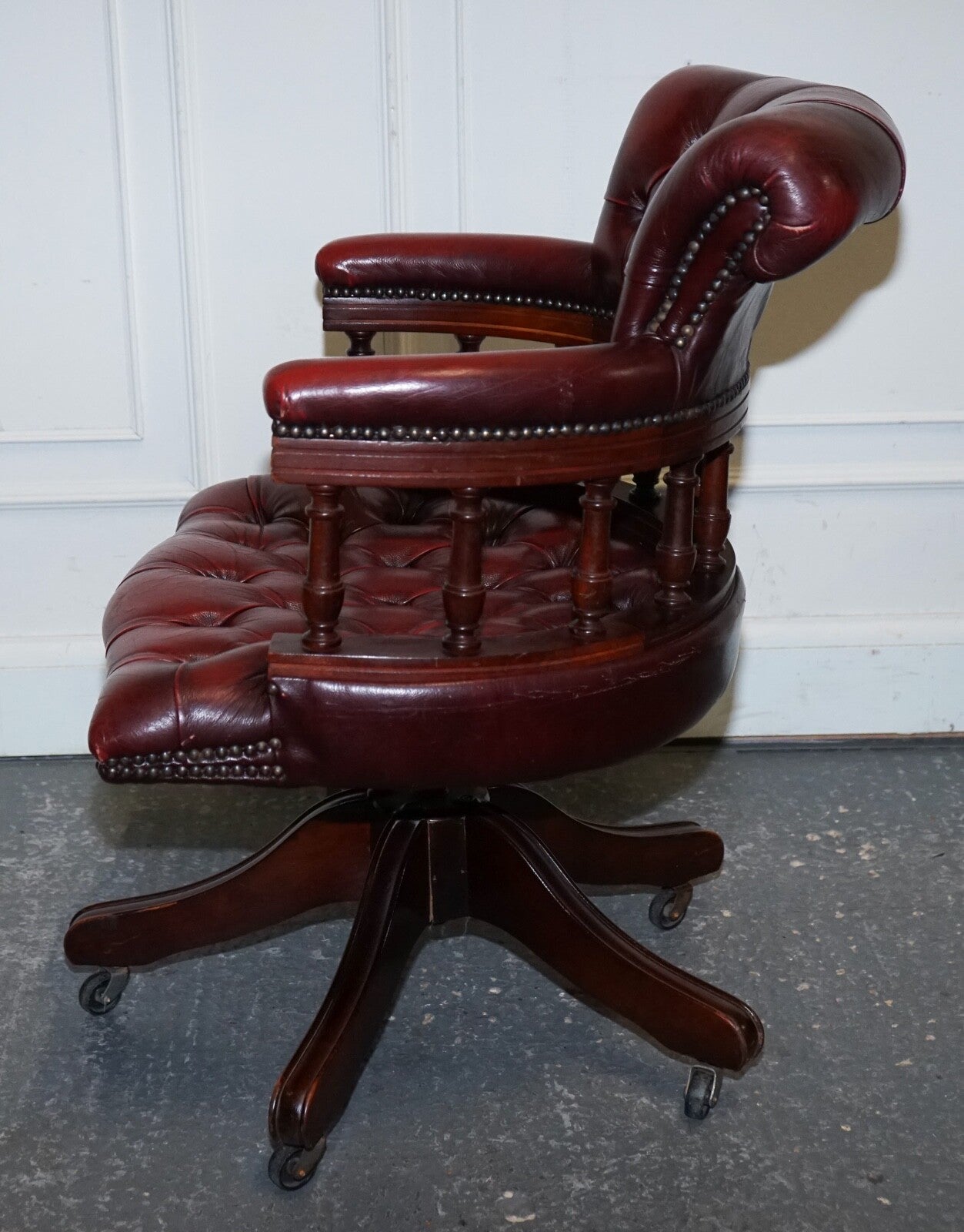 FINE 1950'S BURGUNDY CHESTERFIELD LEATHER CAPTAINS SWIVEL DESK CHAIR