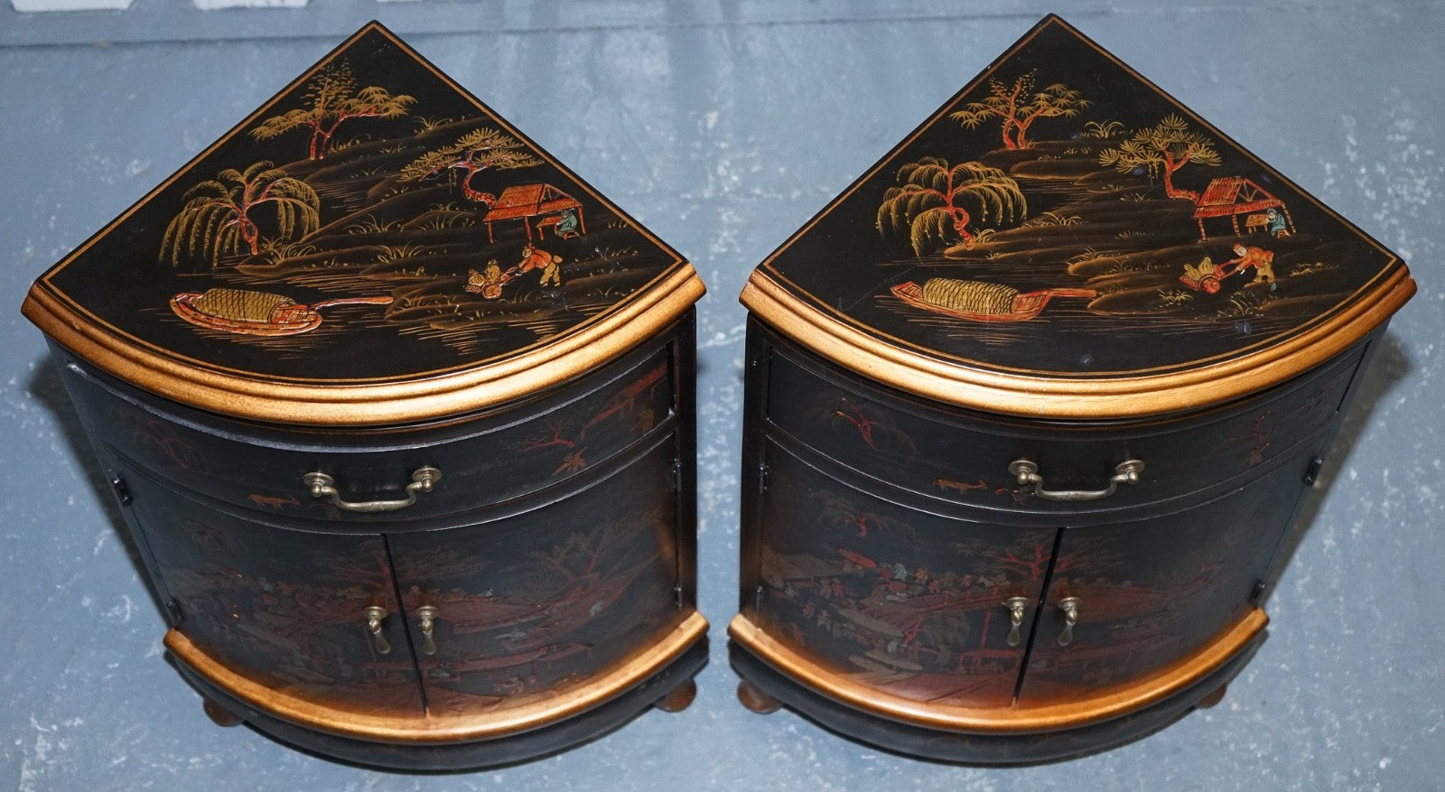MATCHING PAIR OF CHINESE CHINOISERIE DECORATIVE CORNER CABINETS WITH CUPBOARD