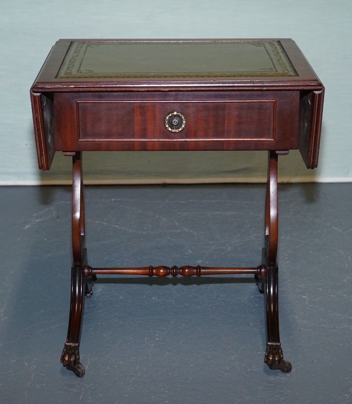 REGENCY STYLE HARDWOOD SIDE TABLE WITH GREEN LEATHER iNSET TOP & DROP LEAVES