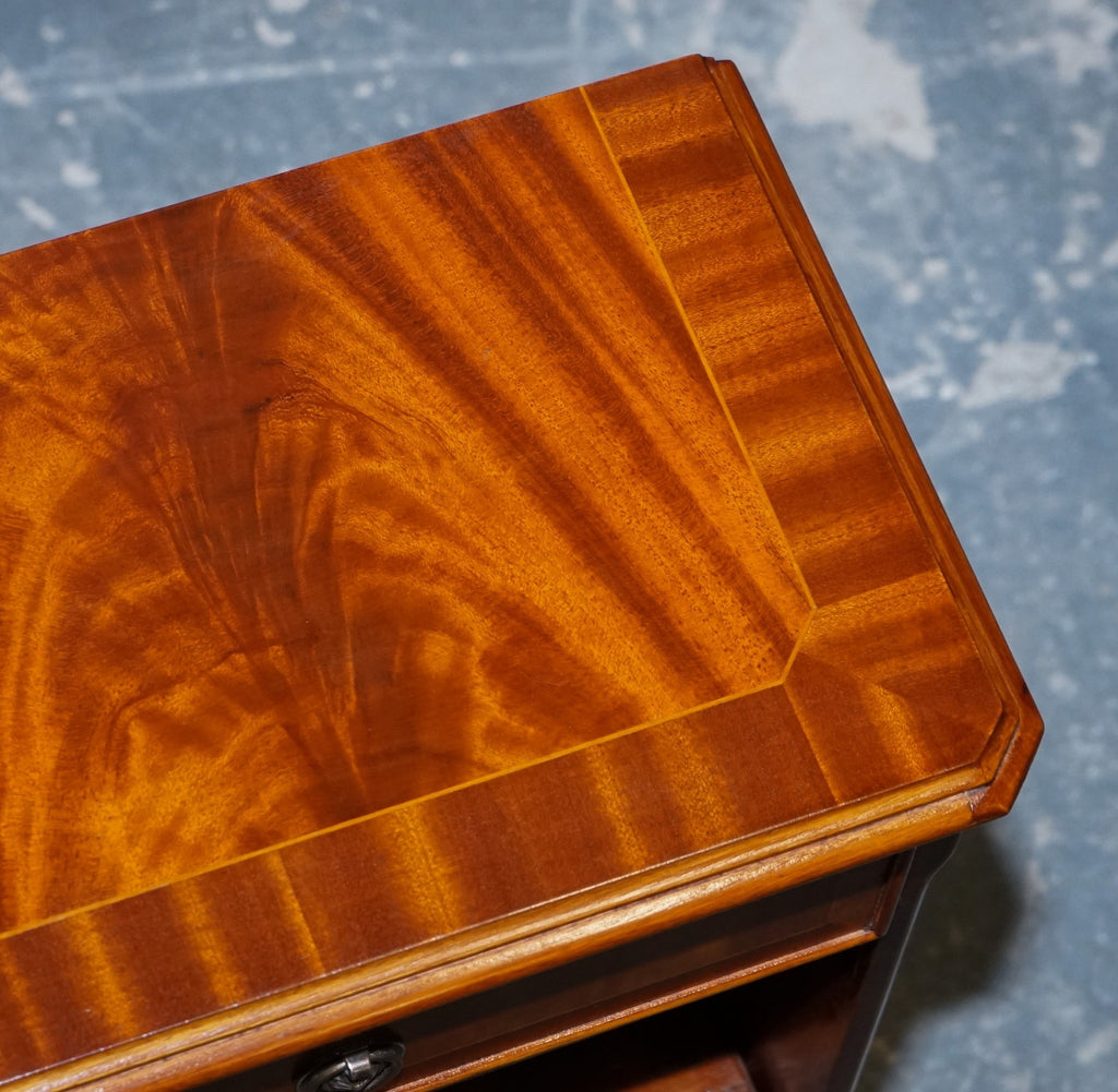 VINTAGE PAIR OF GEORGIAN STYLE WALNUT BEDSIDES NIGHTSTANDS SIDE TABLES