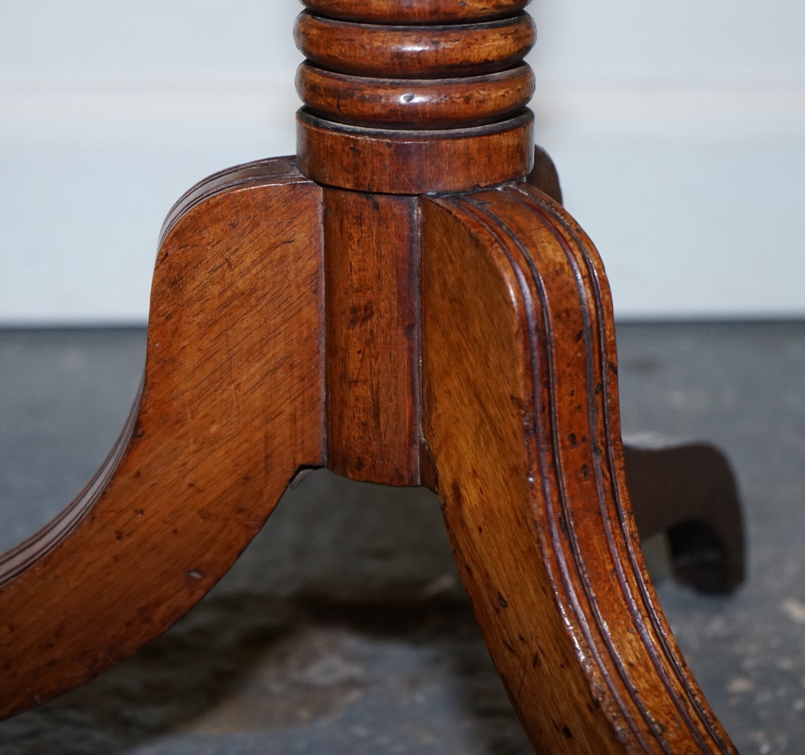 ANTIQUE 19TH CENTURY ENGLISH OAK RECTANGLE TRIPOD TILT TOP TABLE