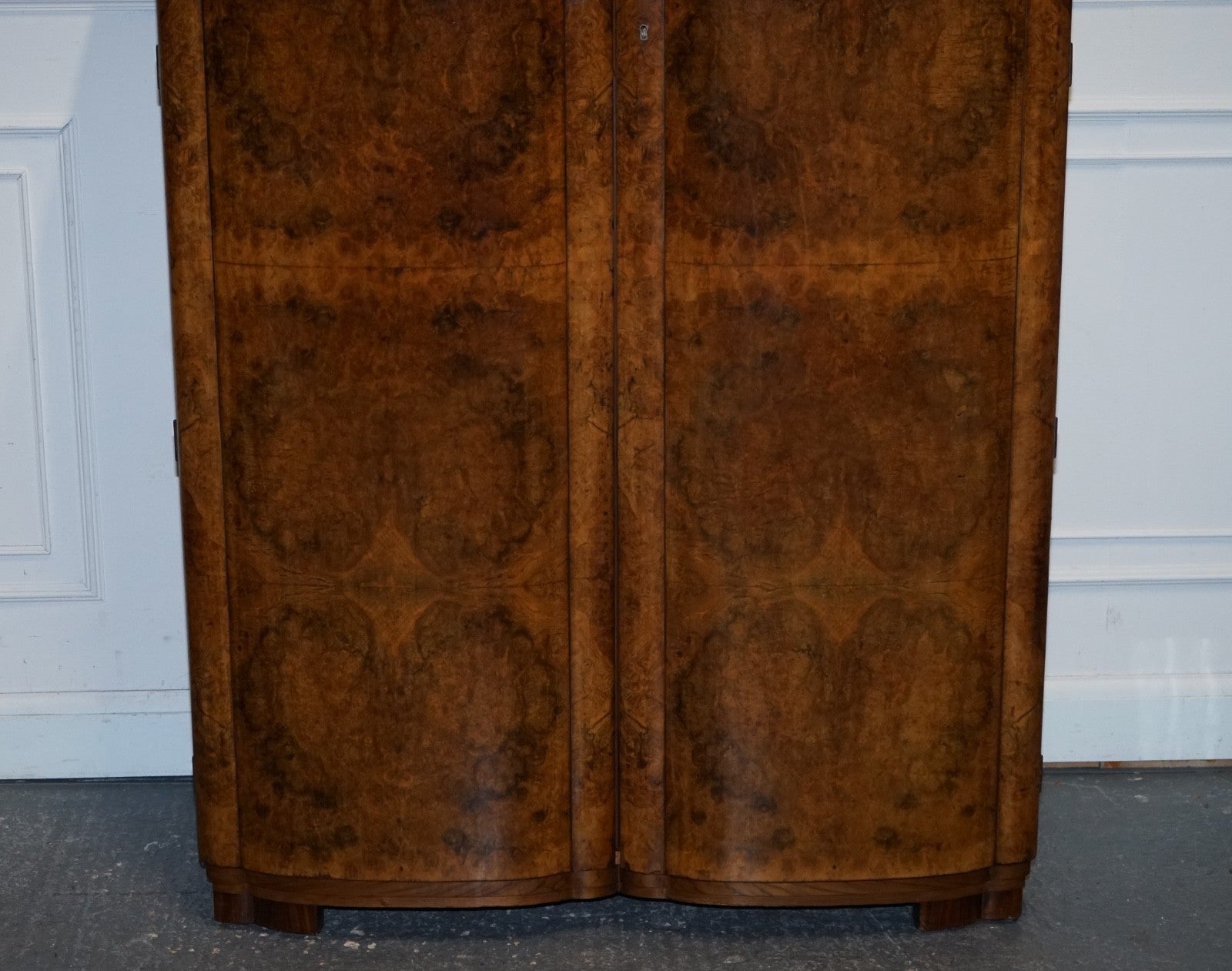 ANTIQUE CIRCA 1930'S ENGLISH BURR WALNUT ART DECO TWO DOOR WARDROBE