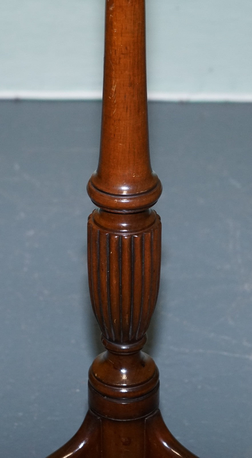 ANTIQUE HARDWOOD TRIPOD PEDESTAL PLANT TABLE STAND HAND TURNED COLUMN