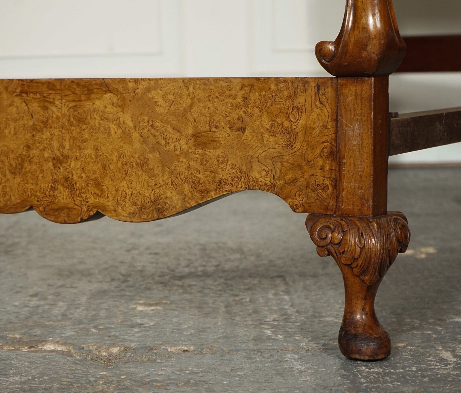 CIRCA 1930 ART DECO BURR WALNUT ENGLISH MADE VONO BEDSTEAD FRAME QUEEN ANNE LEGS