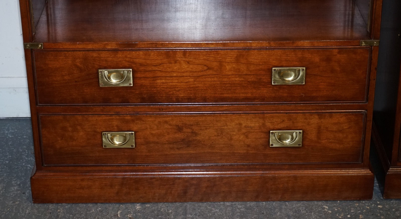 STUNNING PAIR OF KENNEDY HARRODS LONDON MILITARY CAMPAIGN OPEN BOOKCASES