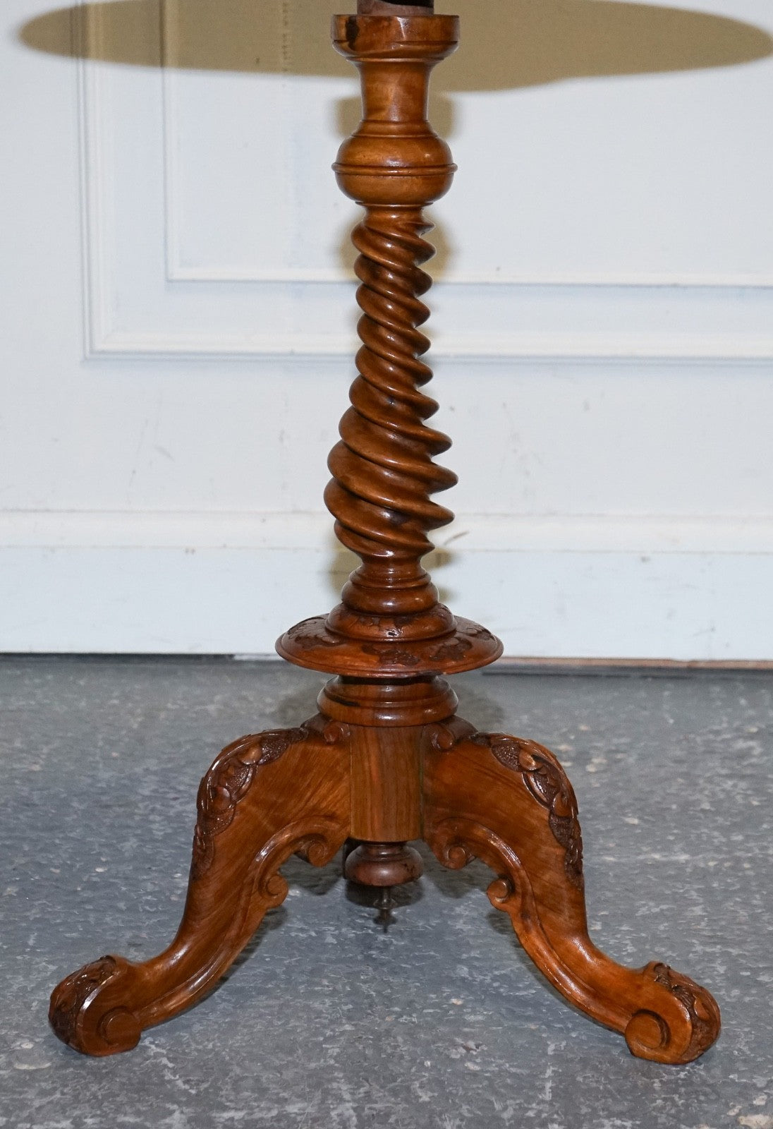 ANTIQUE MARQUETRY BURR WALNUT PEDESTAL SIDE END TABLE WITH CARVED & TURNED BASE