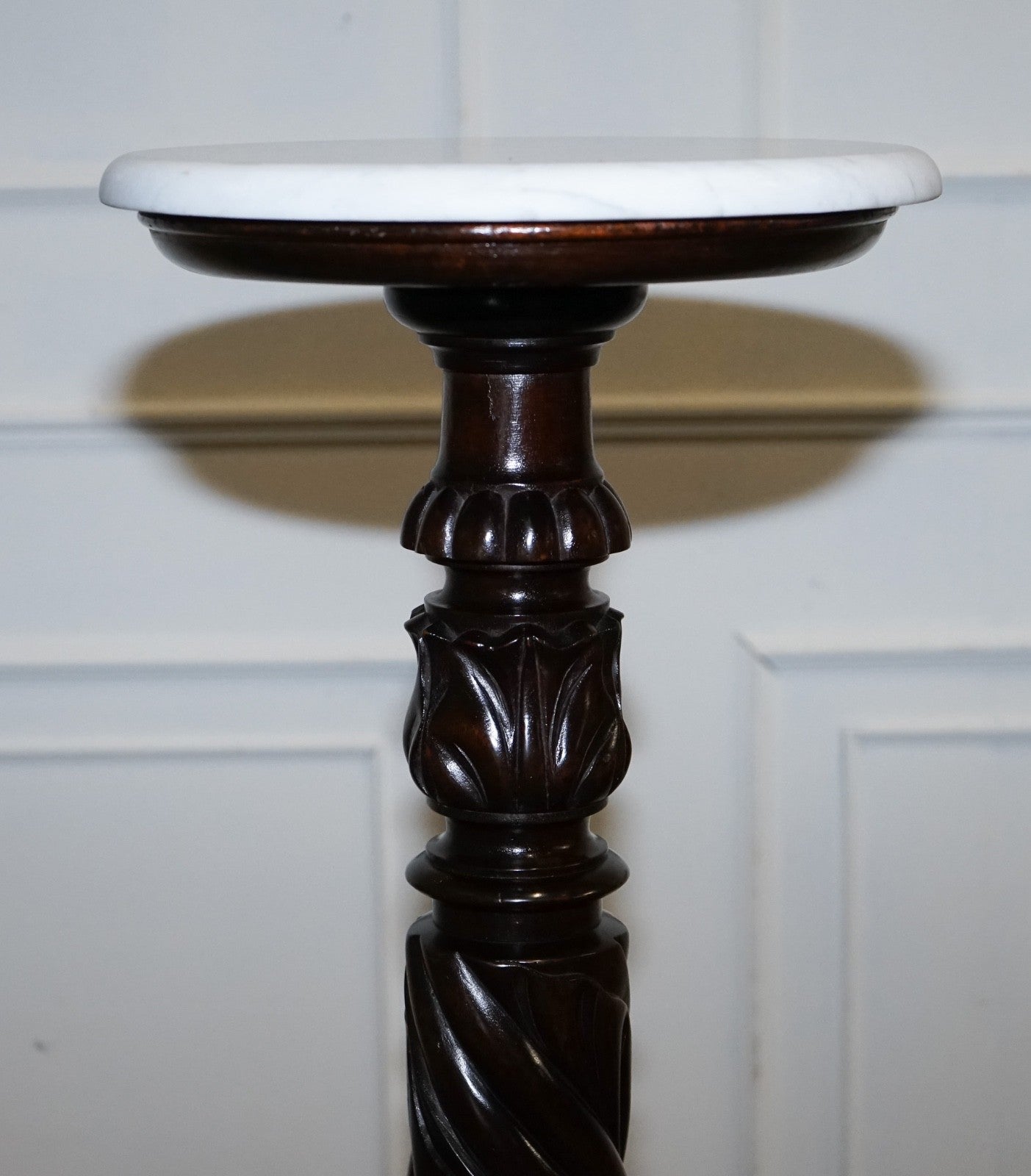 RESTORED PAIR OF EARLY VICTORIAN ENGLISH PEDESTALS WITH WHITE MARBLE TOPS 145 CM